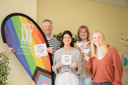 In Everswinkel wird die Respect-Kampagne ebenfalls im Team umgesetzt: Das Hausleitungsteam des St. Magnus-Hauses Jens Hinkemann und Lena Holtschulte (außen) zusammen mit den Koordinatorinnen des SkF: Katharina Kess und Charlotte Hund (mittig).