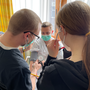 Blutdruckmessen einmal selbst ausprobieren an der Seite eines Profis: Dies und vieles mehr wird bei der Berufsfelderkundung bzw. beim Girls‘/Boys‘ Day am 27. April im St. Josef-Stift geboten