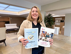 Offen für Fragen, sensibel für Unterschiede: Katharina Willausch ist als Diversitätsbeauftragte erste Anlaufstelle für Vielfalt im Pflege- und Betreuungsnetzwerk.