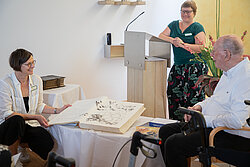 (v.l.): Hausleitung Annette Schwaack, Michaela Wierwille vom Begleitenden Dienst und Pfarrer Klemens Röer haben den Bibelnachmittag gestaltet.