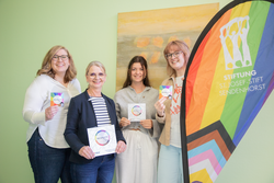 Das Hausleitungsteam des St. Josef-Hauses zusammen mit den Koordinatorinnen des SkF: Katharina Willausch, Angelika Everkamp, Katharina Kess und Charlotte Hund (v.l.). Sie platzieren die Respect-Kampagne in Ennigerloh.